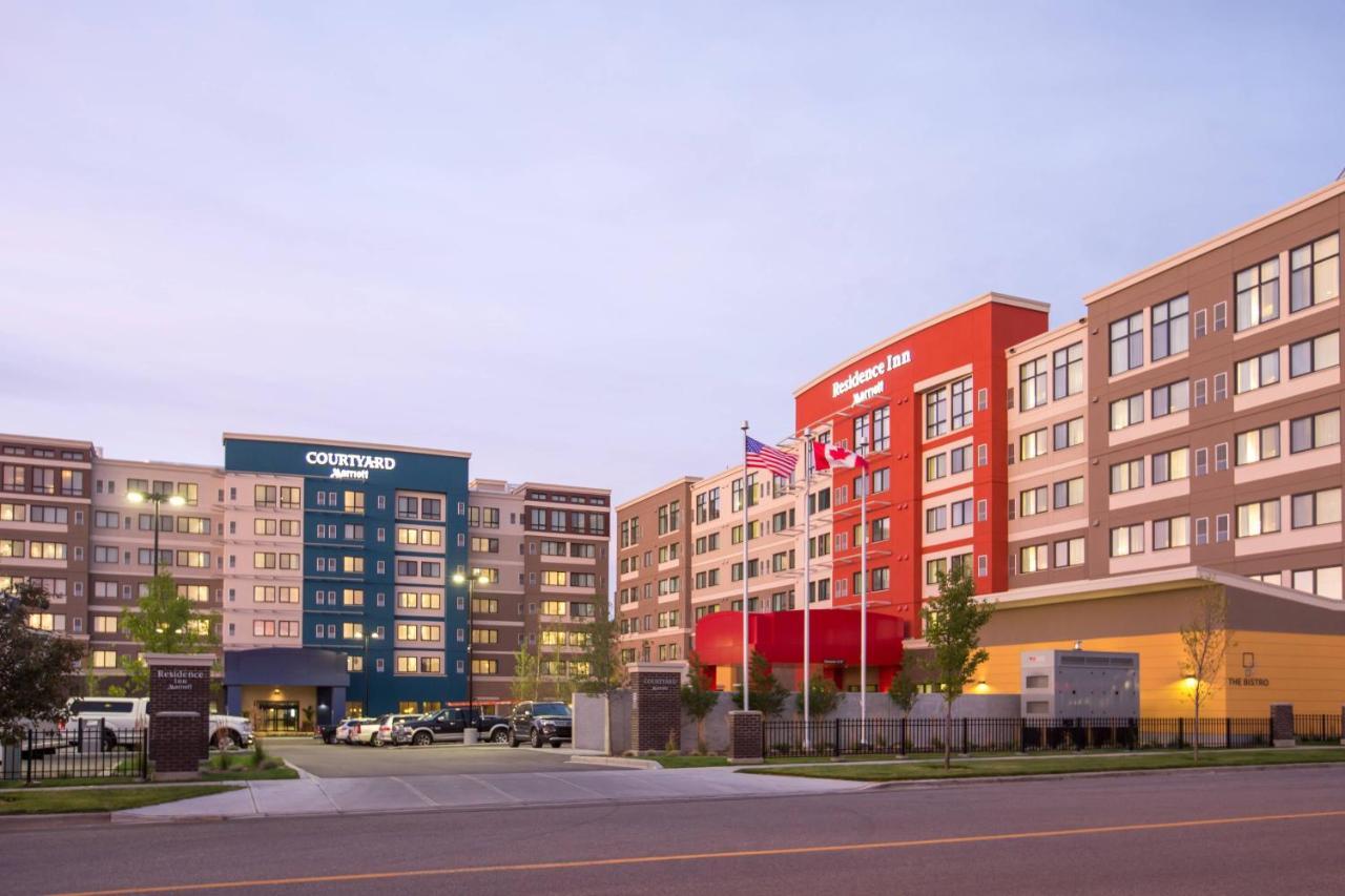 Courtyard By Marriott Calgary South Hotel Exterior photo