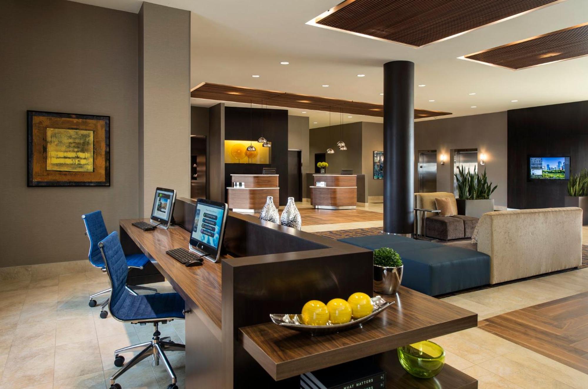 Courtyard By Marriott Calgary South Hotel Exterior photo