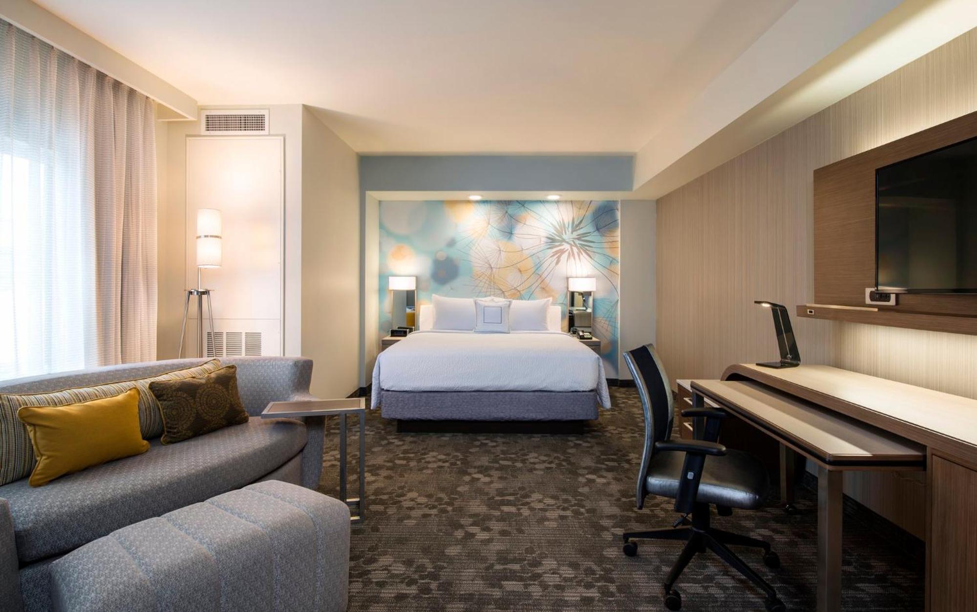 Courtyard By Marriott Calgary South Hotel Exterior photo