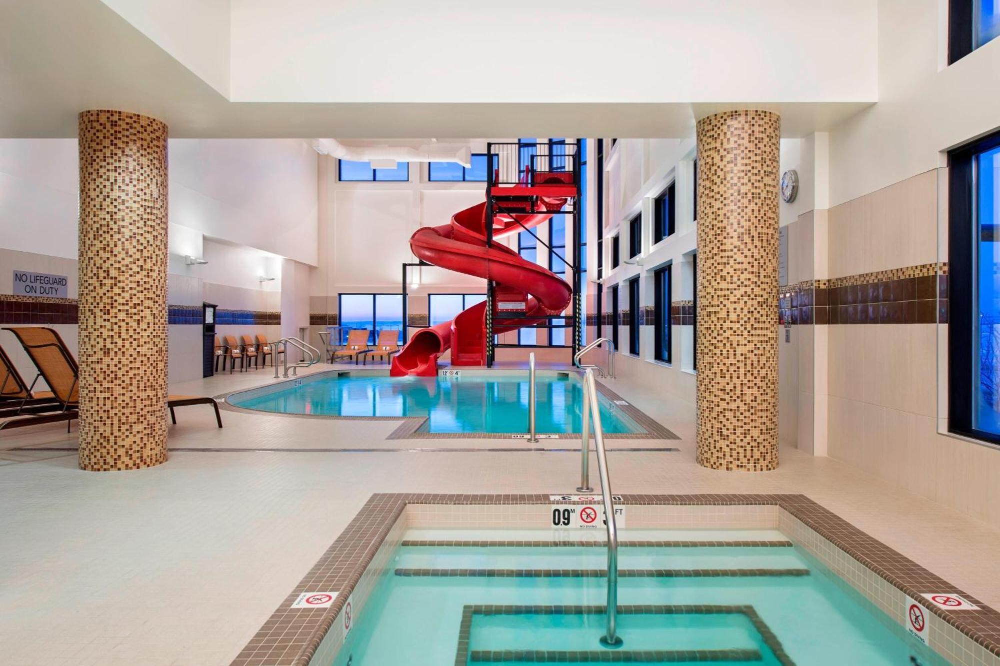 Courtyard By Marriott Calgary South Hotel Exterior photo
