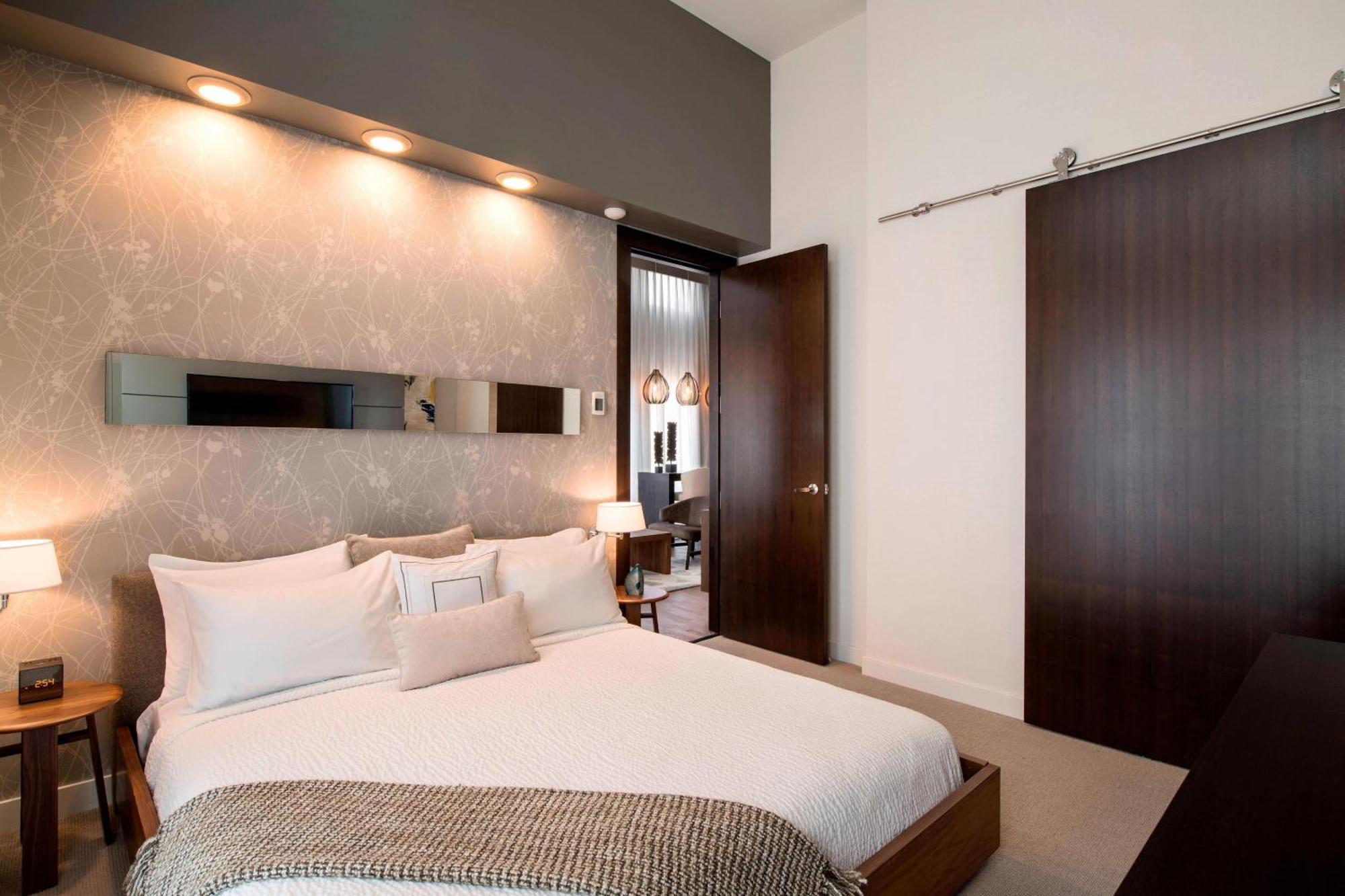 Courtyard By Marriott Calgary South Hotel Exterior photo