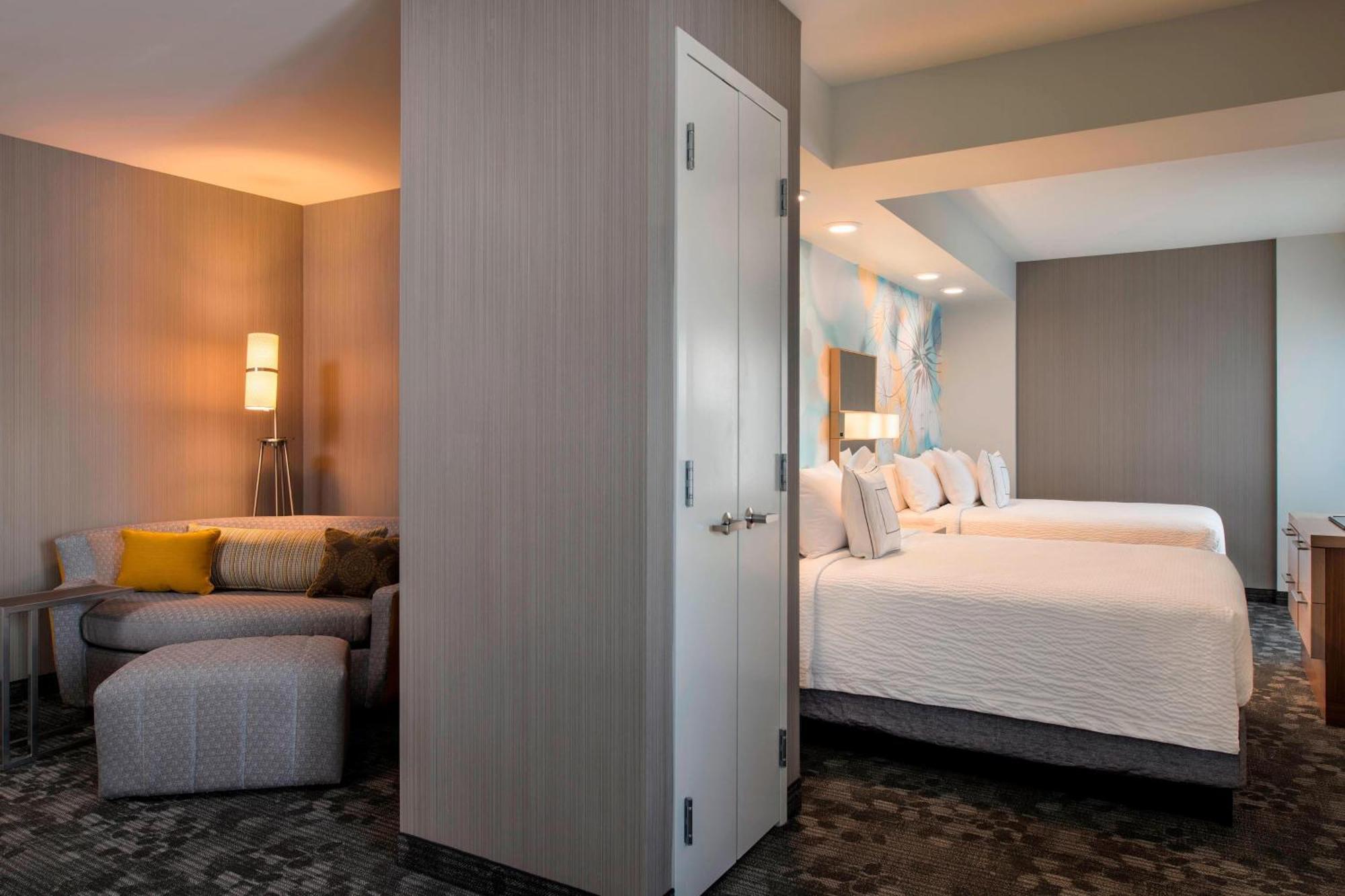 Courtyard By Marriott Calgary South Hotel Exterior photo