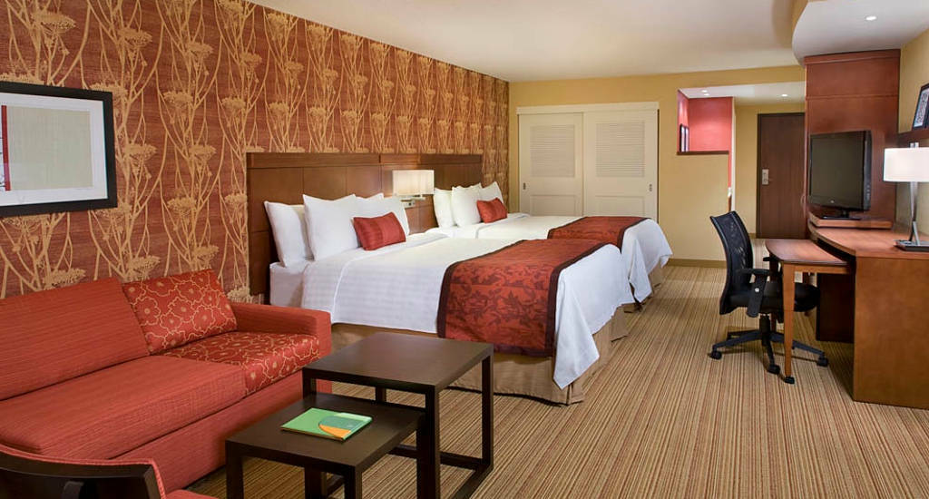 Courtyard By Marriott Calgary South Hotel Exterior photo